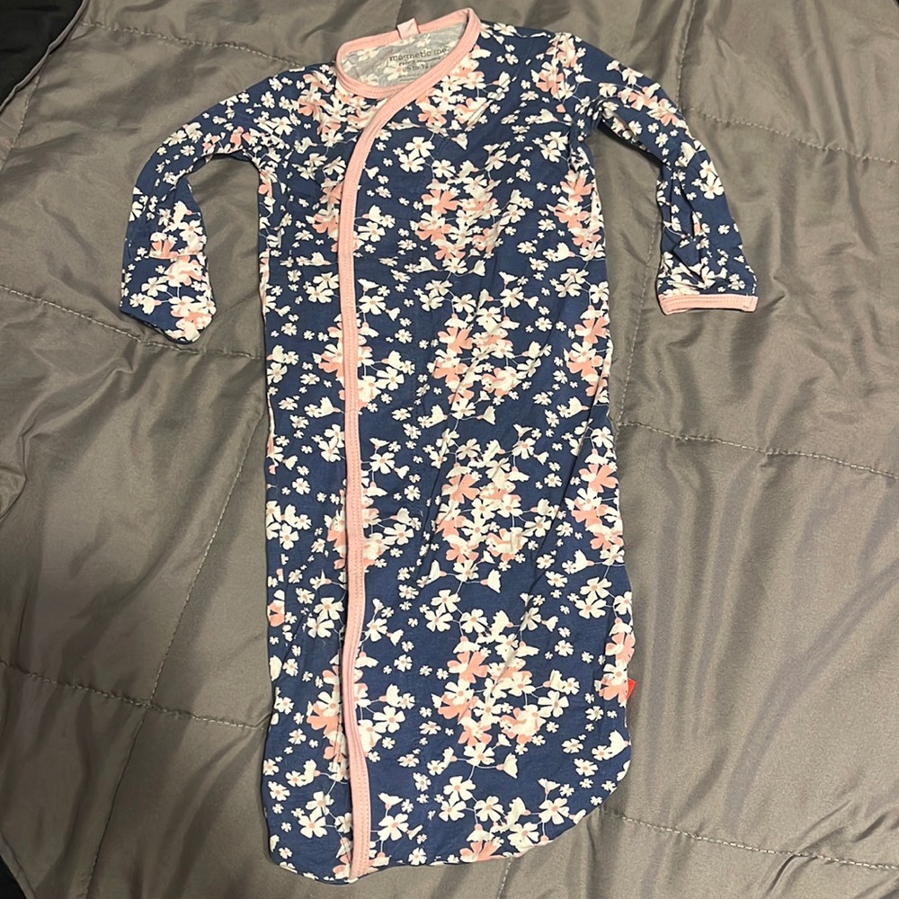 magnetic me gown